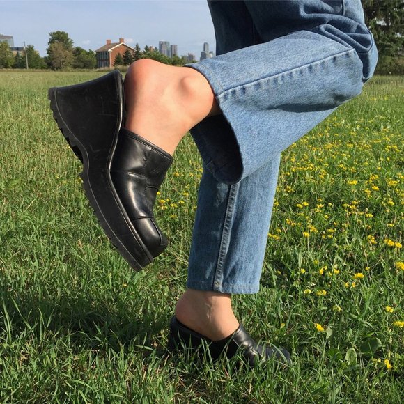 black leather platform wedges - Picture 3 of 4